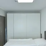 公寓 Private Apartment, Aircondition, Hd Tv Pl & De, Wifi, Garage, Fully Equipped, Near *