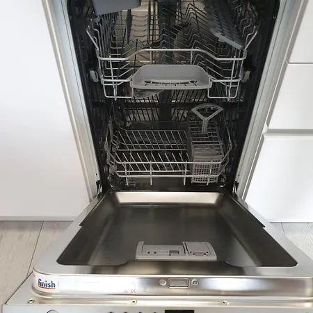 Private Apartment, Aircondition, Hd Tv Pl & De, Wifi, Garage, Fully Equipped, Near