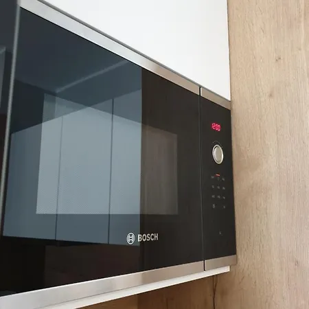 Private Apartment, Aircondition, Hd Tv Pl & De, Wifi, Garage, Fully Equipped, Near